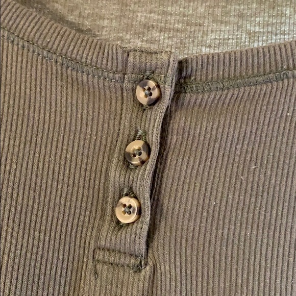 Cropped Button Top - Picture 3 of 4